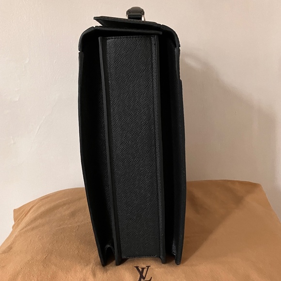 VINTAGE LOUIS VUITTON BLACK TAÏGA LEATHER PILOT BRIEFCASE - Picture 8 of 16